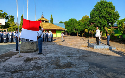 Upacara Senin Kedua Tahun Ajaran 2026/2027: Wakamad Kurikulum Jabarkan Kunci Sukses Menjadi Siswa 'PINTAR'