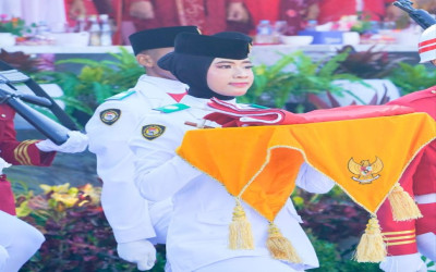Sahla Amany, Siswi MAN Tanah Laut, Tampil Percaya Diri sebagai Pembawa Baki Paskibraka HUT ke-81 RI